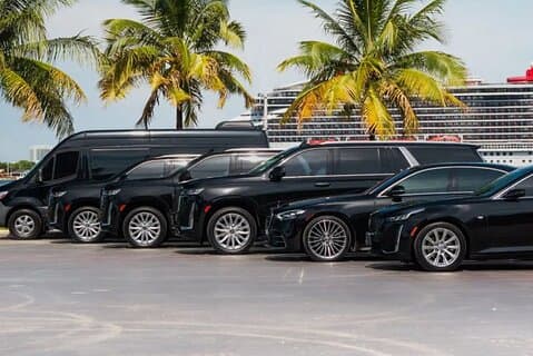 Luxe SUV-, Chevy- en voorstedelijk transport in de Bahama's.
