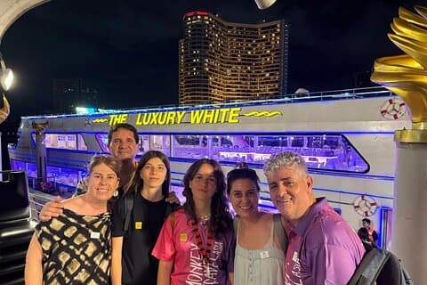 Bangkok : Luxe White Dinner Cruise Free Flow Bier en Wijn