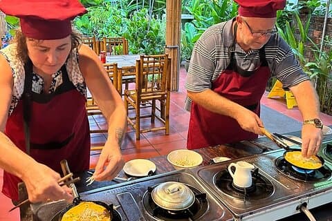 Hoi An Basket Tour en barco y clase de cocina con visita al mercado