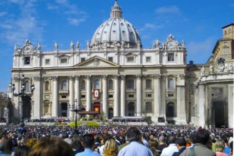 Tumba papal de la Basílica de San Pedro con audioguía