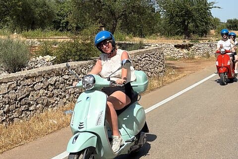 Noleggio Vespa 125 Esplora la Puglia in libertà