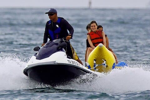 Spännande Banana Boat Rides