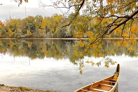 Tour en canoa por las lagunas de las Islas Toronto con un guía
