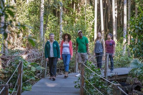 Hoteller i nærheden af Sea Acres Rainforest Boardwalk Tour