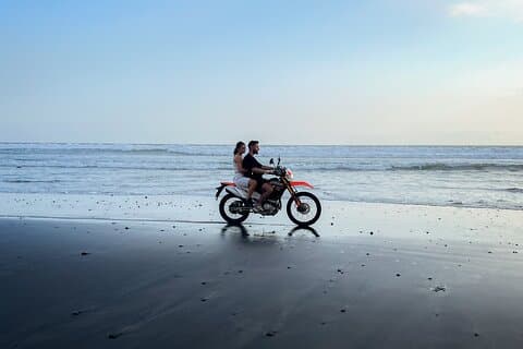 Bilder fra Black Sand Beach på Bali