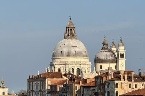 Venedig i en time: Broer, hemmeligheder og is