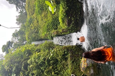 A purificação sagrada de Bali no templo da água da primavera