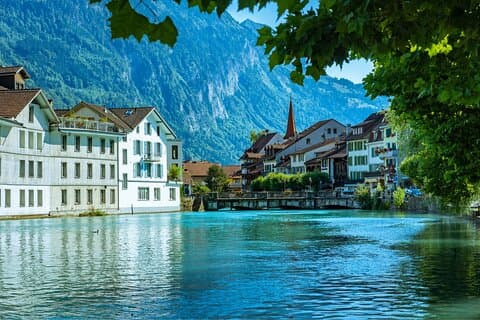 Tour privado de Zurique a Interlaken e Vale de Lauterbrunnen