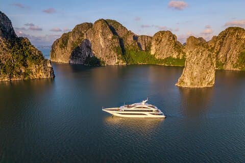 Leona 5 - Viaggio a Stelle – Lusso Ha Long Bay Day Cruise da Hanoi
