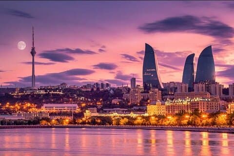 Baku bei Nacht : Private 2-stündige Autotour mit malerischen Stopps