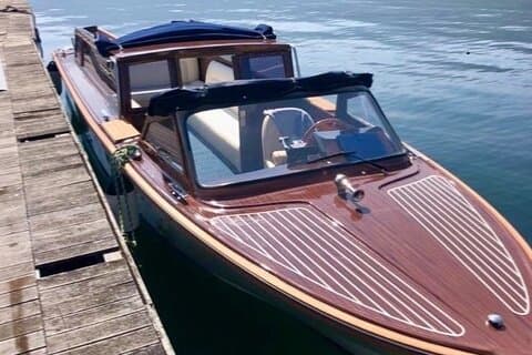 2-stündige Kreuzfahrt auf dem Comer See in einem klassischen Holzboot