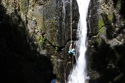 4 Stunden Canyoning für Fortgeschrittene in Nordbali mit Pickup und GoPro