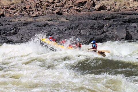 Rafting en eau vive sur le fleuve Zambèze d'une demi-journée