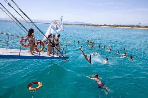 Athènes : Croisière d'une journée avec DJ, déjeuner et boissons incl.