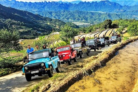 Villaggi avventura in jeep privata Ha Giang e cascata di smeraldo