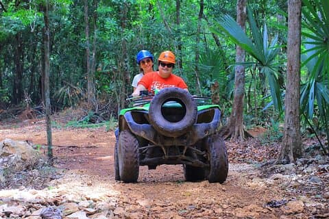 Ziplining ATVs og Cenote svømme med frokost Cancun eventyr tur