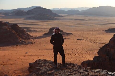 Wadi Rum Full Day Tour med Bedouin Lunch og Sandboarding