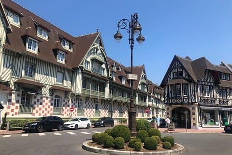 ル・アーヴルからのオンフルールとドーヴィルの海岸風景