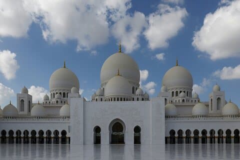 Private Abu Dhabi Tour from Dubai – Grand Mosque & Louvre Museum