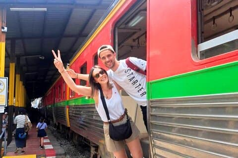 Visite du marché ferroviaire Maeklong Train Riding & Floating Market