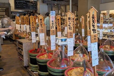 Soupe au miso et boules de riz Japonais que vous avez vues dans Manga et Anime