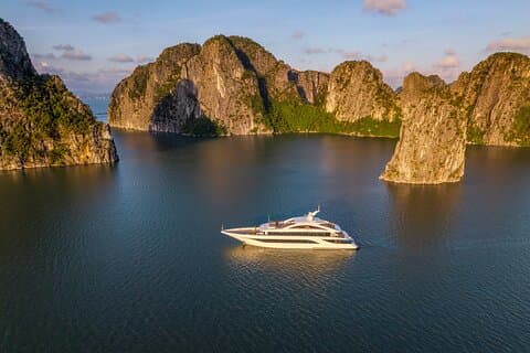 Leona Cruise - Utforsk Halong Bay 07 timer på topp cruise