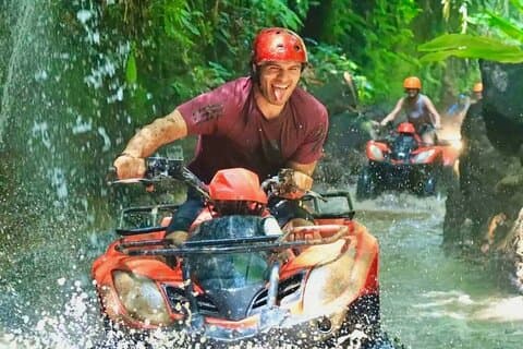 バリ島ATVアドベンチャー-ウブドのトレイル、田んぼ、滝を巡る