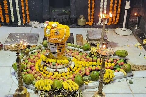 Trimbakeswar Jyotirling Tagestour von Mumbai im Privatfahrzeug