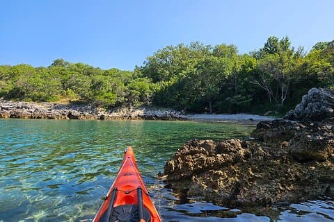 Begeleide kajaktour door Krk in de baai van Čavlena