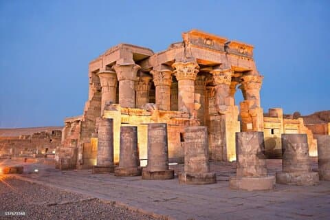 Excursión de un día completo a pie con los dioses Edfu y Kom Ombo desde Asuán
