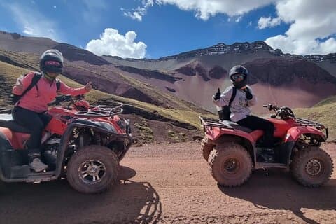 Regnbågsberget och Röda dalen med ATV Tour från Cusco