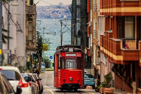 イスタンブールの2つの小旅行特典：ヨーロッパとアシ