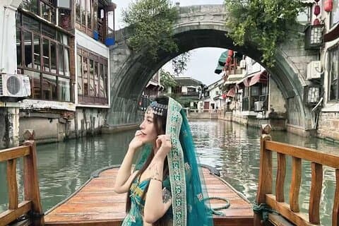 Shanghai Zhujiajiao water town,Yugarden&Bund one day tour
