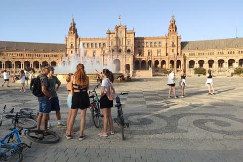 Recorrido en bicicleta por Sevilla con alquiler de bicicleta de día completo