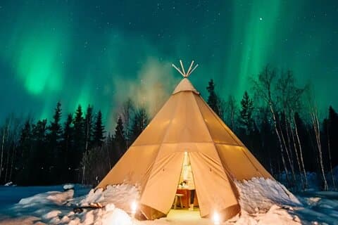 Kiruna : Tour de auroras boreales con cena de barbacoa sami