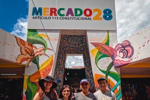 Cancun City winkelen en lokale food tour Privé-ervaring