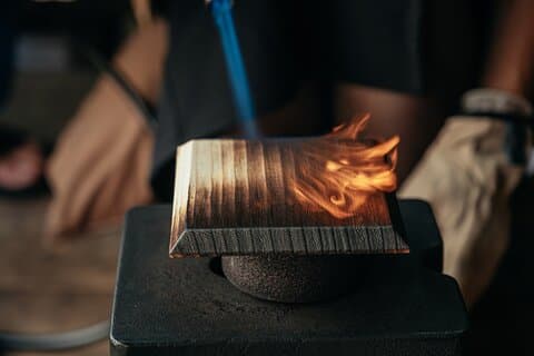 Taller tradicional de carbonización de madera en Kanazawa