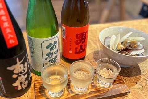 Experiencia de degustación de sake en el mercado de Tsukiji