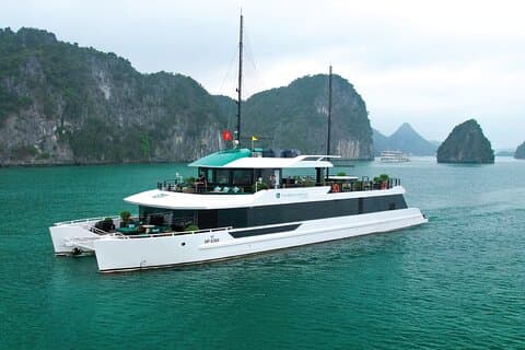 Croisière de luxe d'une journée dans la baie d'Halong et Lan Ha avec déjeuner et toboggan