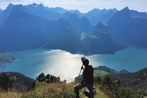 チューリッヒ日帰り旅行ルツェルン湖の上のロファイエンパノラマピーク