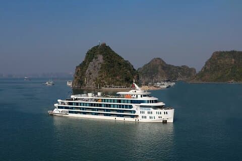 Luna Halong Bay 5-stjärnig lyxdagskryssning i pool och lunchbuffé