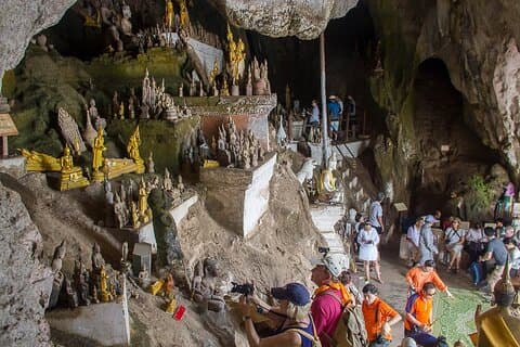 Utforsk Luang Prabang En dag med Kuang Si-fall og lokal landsby