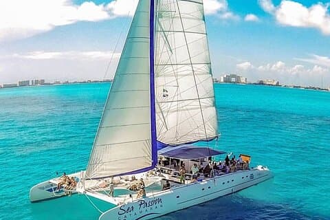 Isla Mujeres Catamaran Tour com snorkeling e almoço