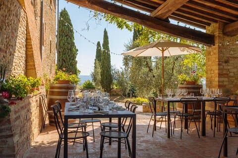 Arte y vino en el corazón del Chianti Descubra la tradición con nosotros