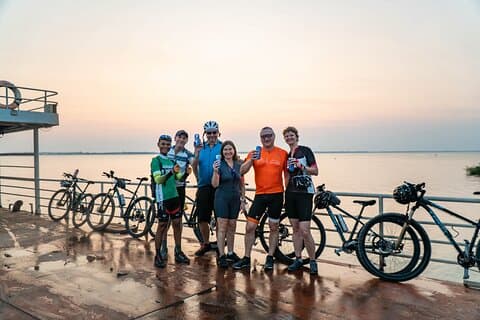 Phnom Penh to Silk Island Sunset Bike Tour/ E-Bike or Tuk Tuk