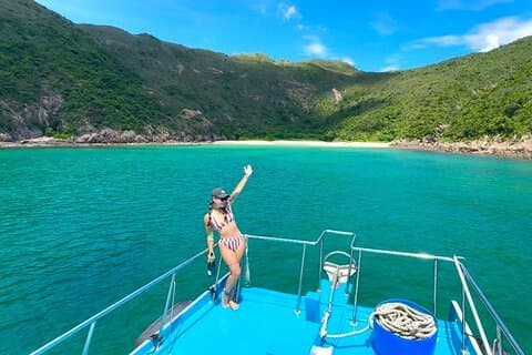 Sai Kung Beach Snorkelling and Island Hopping Yacht Tour
