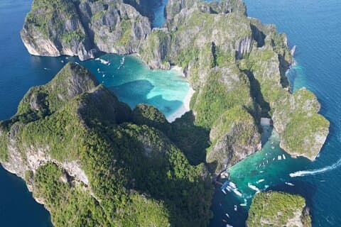 Dagstur till Phi Phi, Maiton och Khaiöarna med motorbåt från Phuket