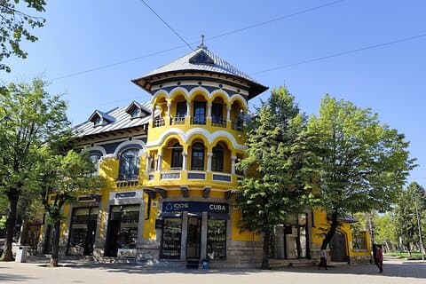 Tirana to Korçë & Voskopojë Private Day Trip with Eden