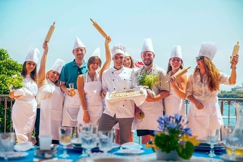 Autentiska sicilianska matlagning klass i en historisk Seafront Villa