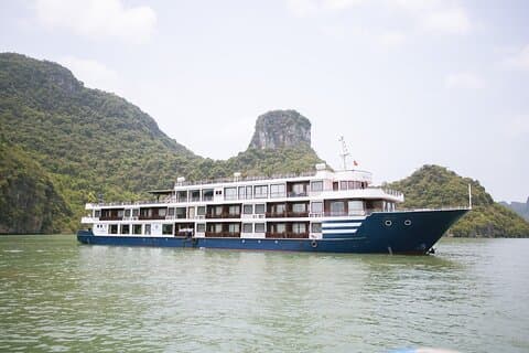 Halong & Lan Ha Bay 2D1N lyxkryssning med pool och aktiviteter